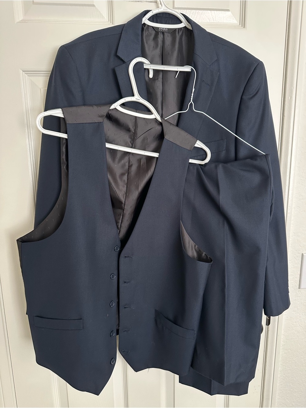 Men's Angelo Rossi Micro Tech Hand Tailored Navy 3pcs Suit Set 42R W36